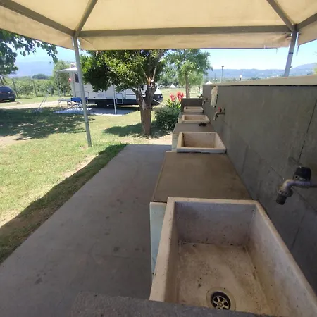 Camper Nel Fronte Mare Fiumefreddo di Sicilia